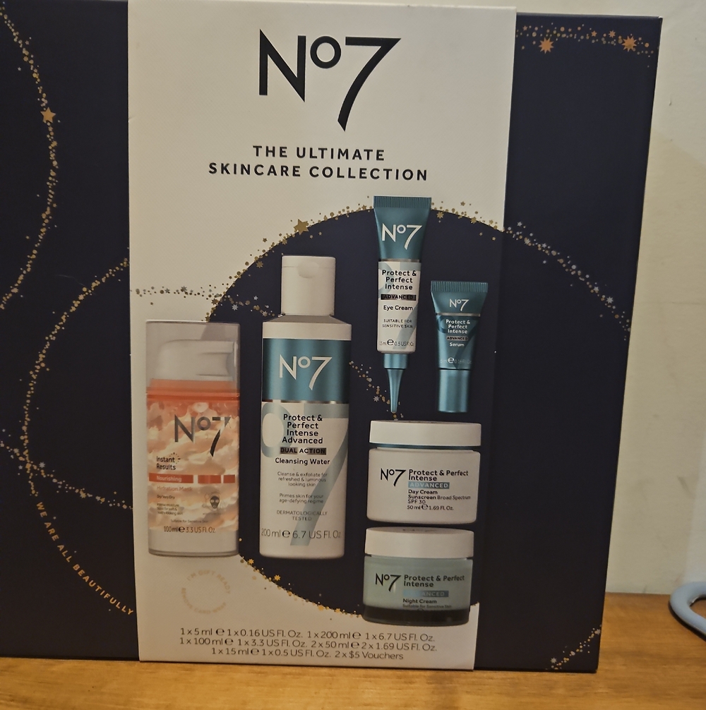 The Ultimate Skincare Collection —No 7 Hydrating Blue Set